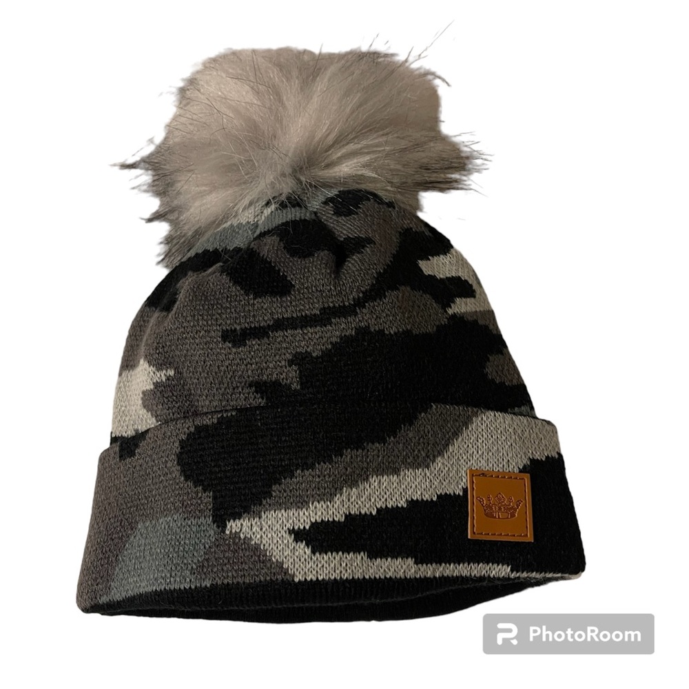 Panache kids grey camo knit hat with pom accent